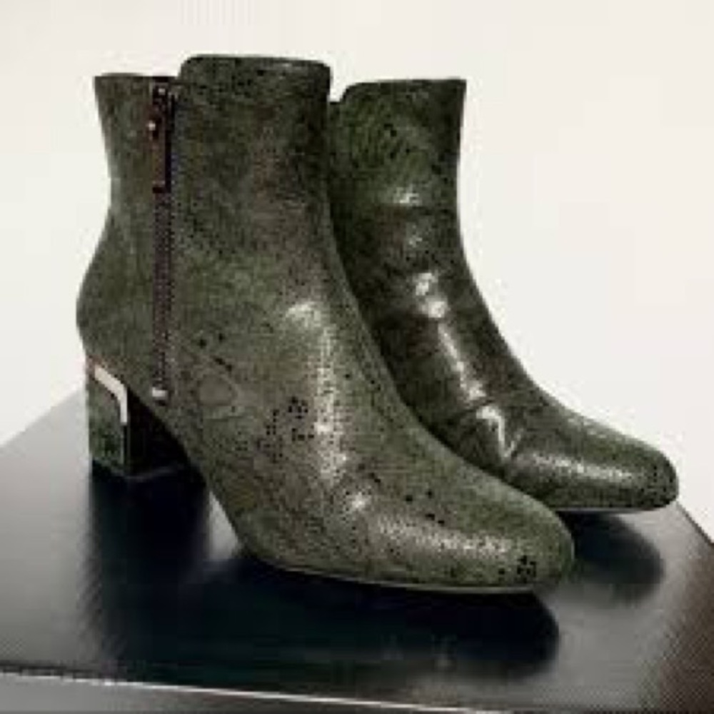DNKY Crosbi Booties